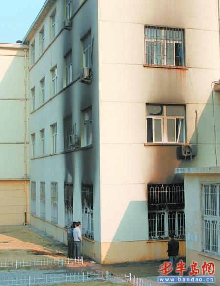 ѧУʵ�����糿ͻ���ѧ����ȫ���ջ�(ͼ)