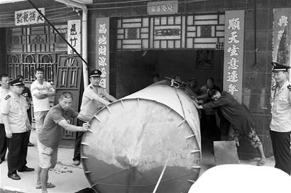 ͼ�ģ�����͹޲�����լ�ھӺ��²��һؼ�