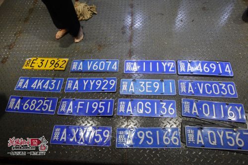 大雨后 石家庄警务室连夜水中找15张车牌(图)