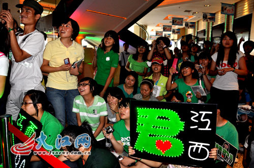 刘惜君来昌签售新专辑 大赞江西快女杨洋唱功