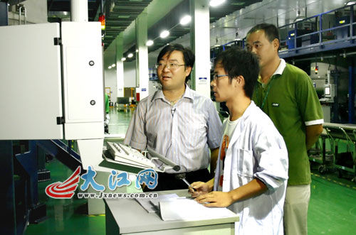 井冈之子彭小峰:励精图治打造光伏王国(图)