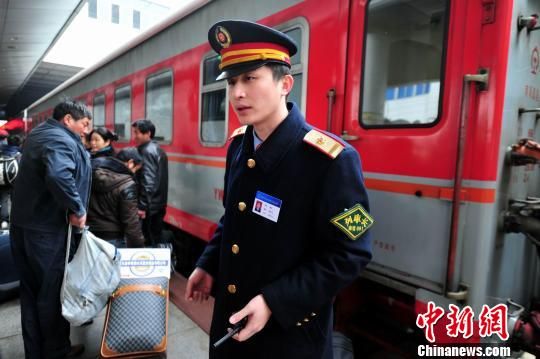通讯:“后春运”时期的中国铁路“表情”(图)
