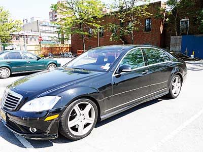 纽约华裔男子撞伤女侨胞丢下奔驰车逃跑(图)