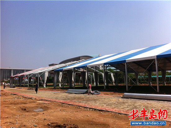 第22届啤酒节大篷开始搭建防晒防风更炫目(图)
