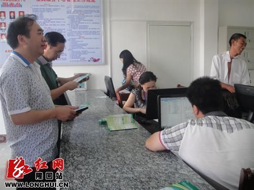 隆回山区小镇建起便民服务中心(图)