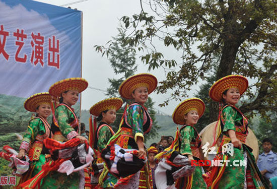 隆回花瑶传统佳节讨僚皈在虎形山举行组图