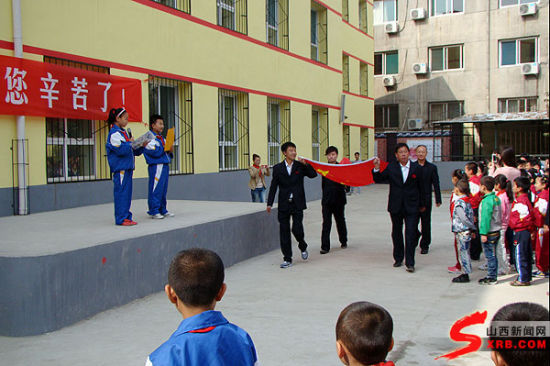 感恩教师节 让我们向老师深深鞠一躬(图)