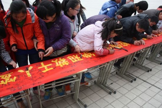 合肥新站区反邪教警示教育进校园(图)