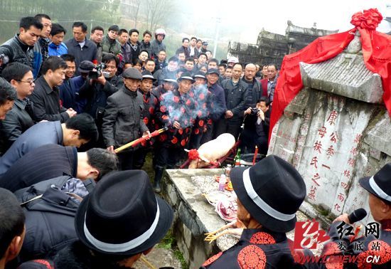 清明节将至,来自全国各地的康氏后裔,相约从娄底市新化县温塘镇出发