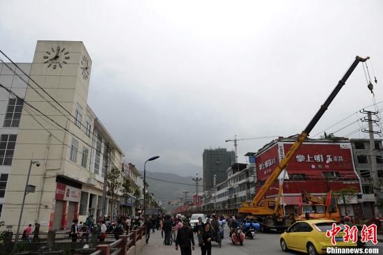 雅安地震考验中国外媒称中国应对快速有力(图)