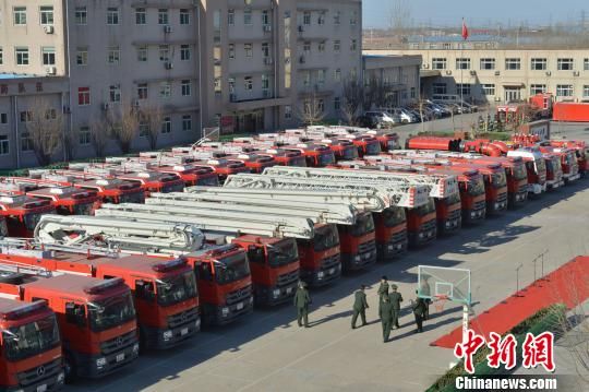 天津首次引进美产超高层垂直供水300米消防车(图)