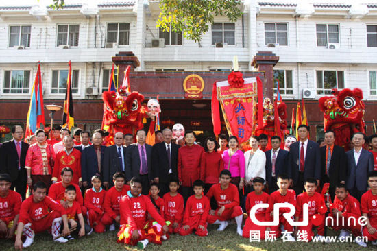 老挝华人华侨社团向中国驻老挝大使馆拜年(组
