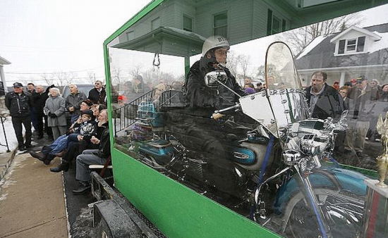 美国殡仪馆推出哈雷灵车送葬服务(组图)