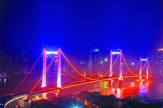 图文:武汉鹦鹉洲长江大桥亮灯