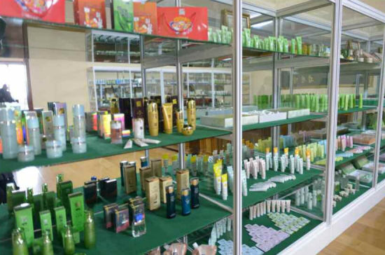 金正恩视察平壤化妆品厂 鼓励国产品牌走向世
