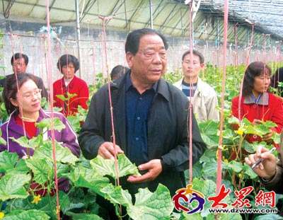 山东寿光三元朱村党支书.