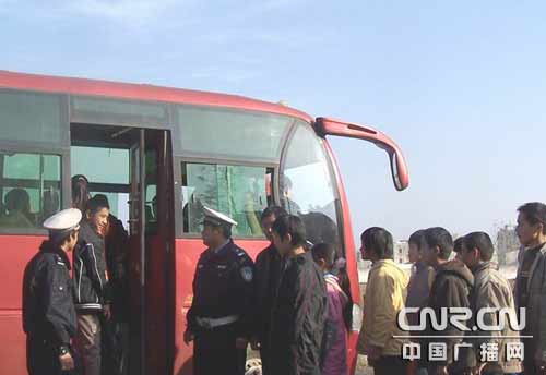 枣阳有多少人口_突发 光复西路枣阳路路口苏州河多人落水