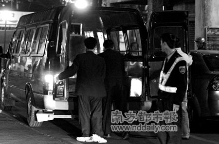 5旬男子玩老虎机时突然吐血身亡