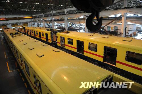 广州地铁一号线21辆德国进口列车大修(组图)