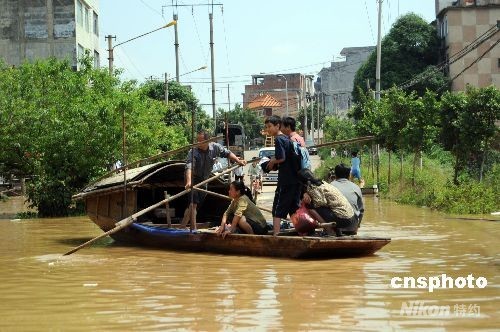 现场直击:洪水来袭 南宁市邕宁区万名民众转移