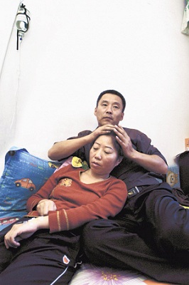 夫妻患病负债累累称愿为对方放弃治疗
