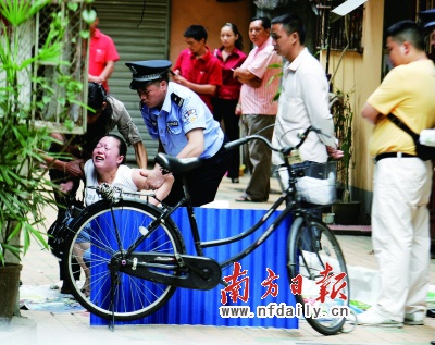 裝修工3樓搭建雨篷時失足墜下身亡(圖)