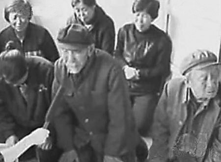 少年因父亲伤害母亲将其杀死一审获刑3年