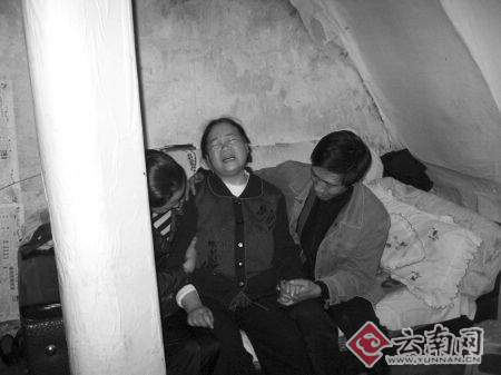 4日凌晨3时许,在昭通市镇雄县乌峰镇东正街发生一起恶性凶杀案,该