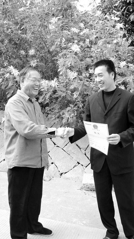 八旬老人无偿转让商标