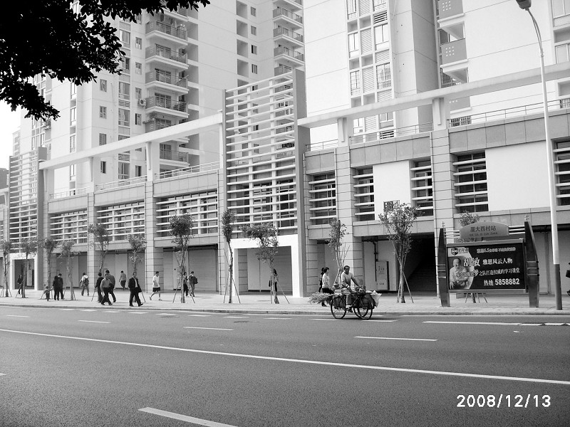 新厦大一条街黄金店铺成有毒肥肉