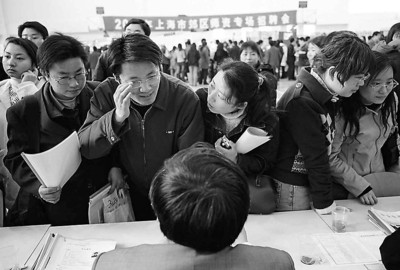 大学生赴海外实习被安排扫垃圾(组图)