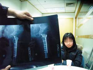 女实习生遇性骚扰从三楼跳窗逃生(组图)