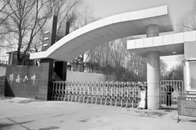 19岁男生在母亲面前遭同学围殴挥刀刺死一人