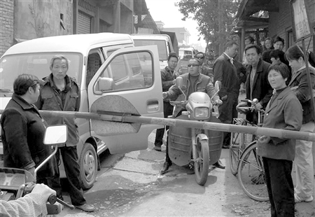 村民私自强收过路费4公里路上设卡4个(附图)