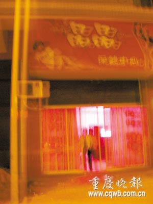 女子为与帅哥同居被逼卖身精神失常(组图)