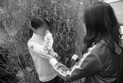 男子网上称杀戮能治抑郁症每年杀猫10只(图)