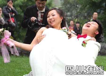 新郎自编自导地震寻亲短片感动汶川新娘(图)
