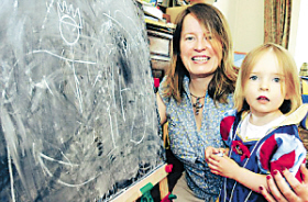 英国2岁女童智商高达160 与科学家霍金相当-奥