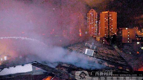 南宁一酒店桑拿房起火 几十名房客被紧急疏散