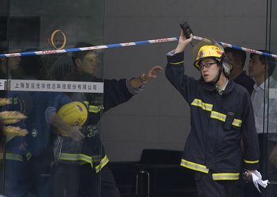 男子因积怨点燃汽油烧伤同事被刑拘