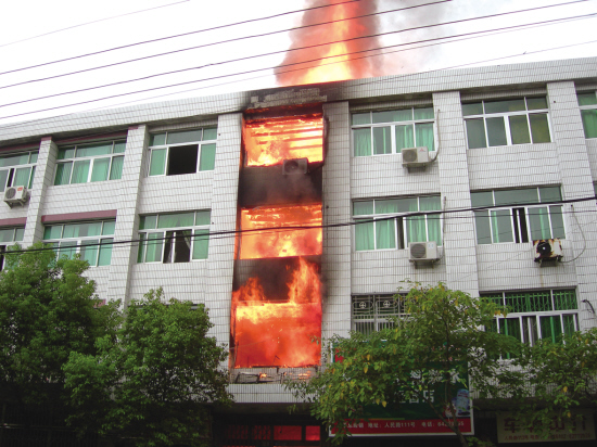 苍南龙港一4层民房起火 无人员伤亡