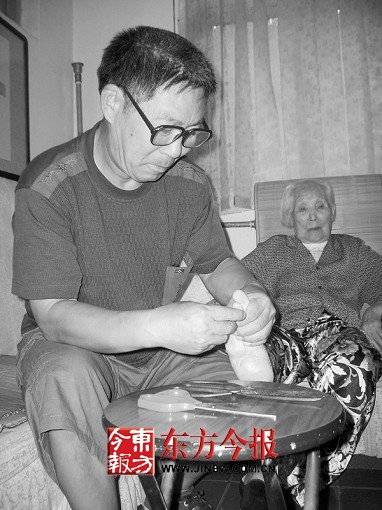 56岁男子照顾高龄残疾岳母20年