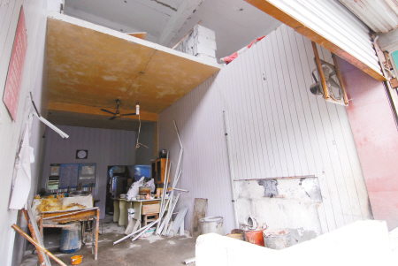 违规改造楼房出事故 空心板掉落砸穿楼板