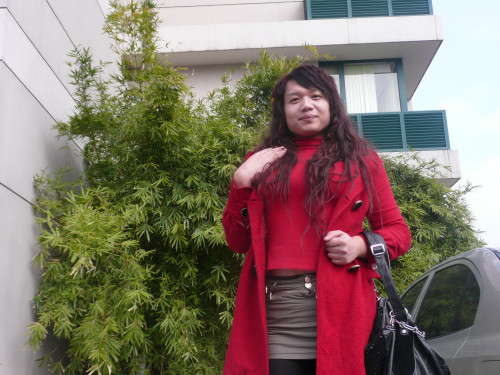 大学生寻求社会帮助欲变性做女人(组图)