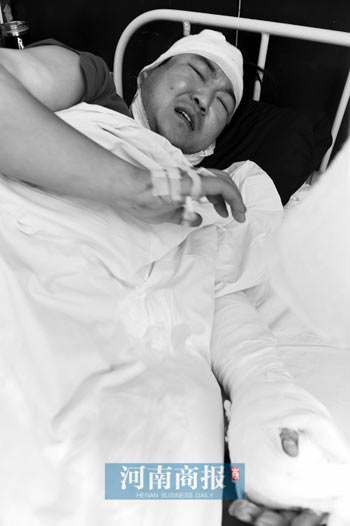 男子称在公交车上喊有小偷被刺重伤(图)