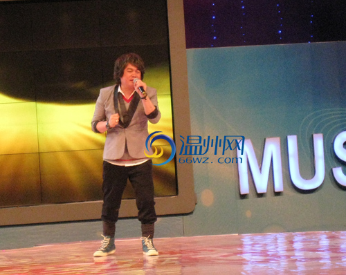 康康《北漂》展歌唱实力 不忘模仿搞笑本色