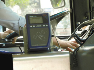 网帖教人盗刷深圳公交卡赚钱 发卡方称无根据