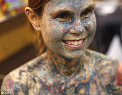 美国女孩全身95%皮肤覆盖纹身(图)