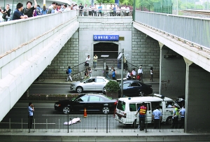 男子跳下北京太阳宫桥身亡致交通拥堵