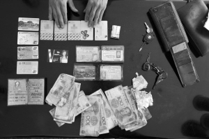 游客包掉进湖中两年浮出水面工作人员洗清清白